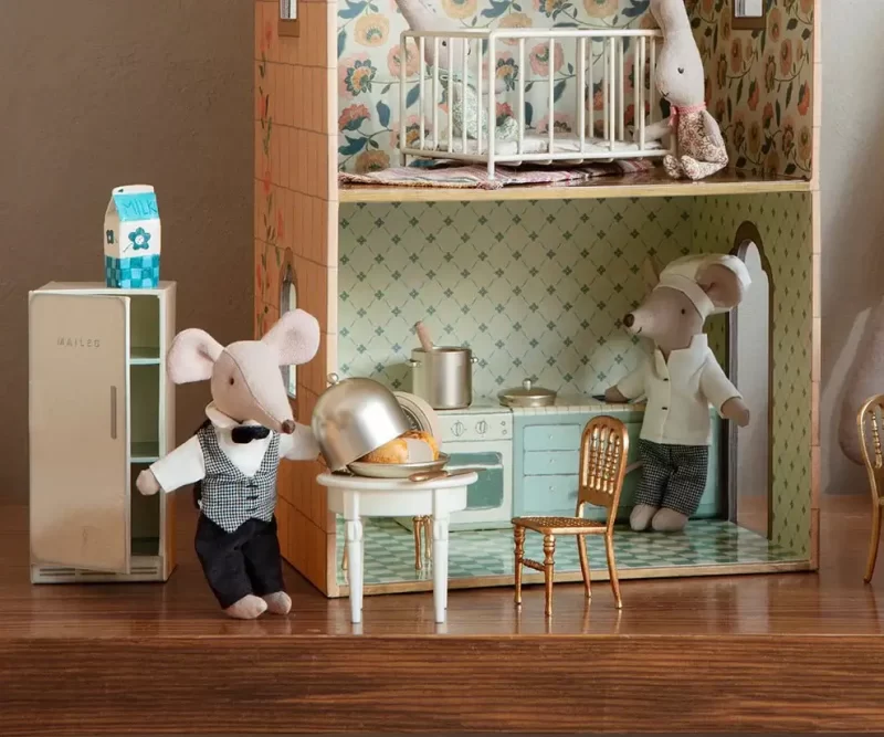 Maileg Side Table Mouse – Laugh and Learn